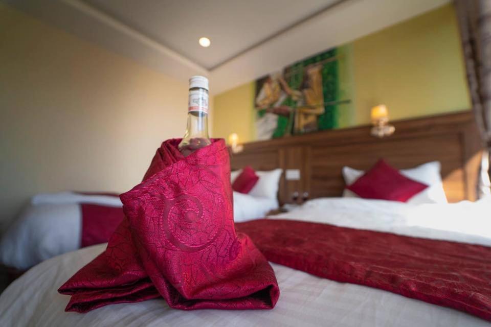 Hotel Royal Image Покхара Екстер'єр фото