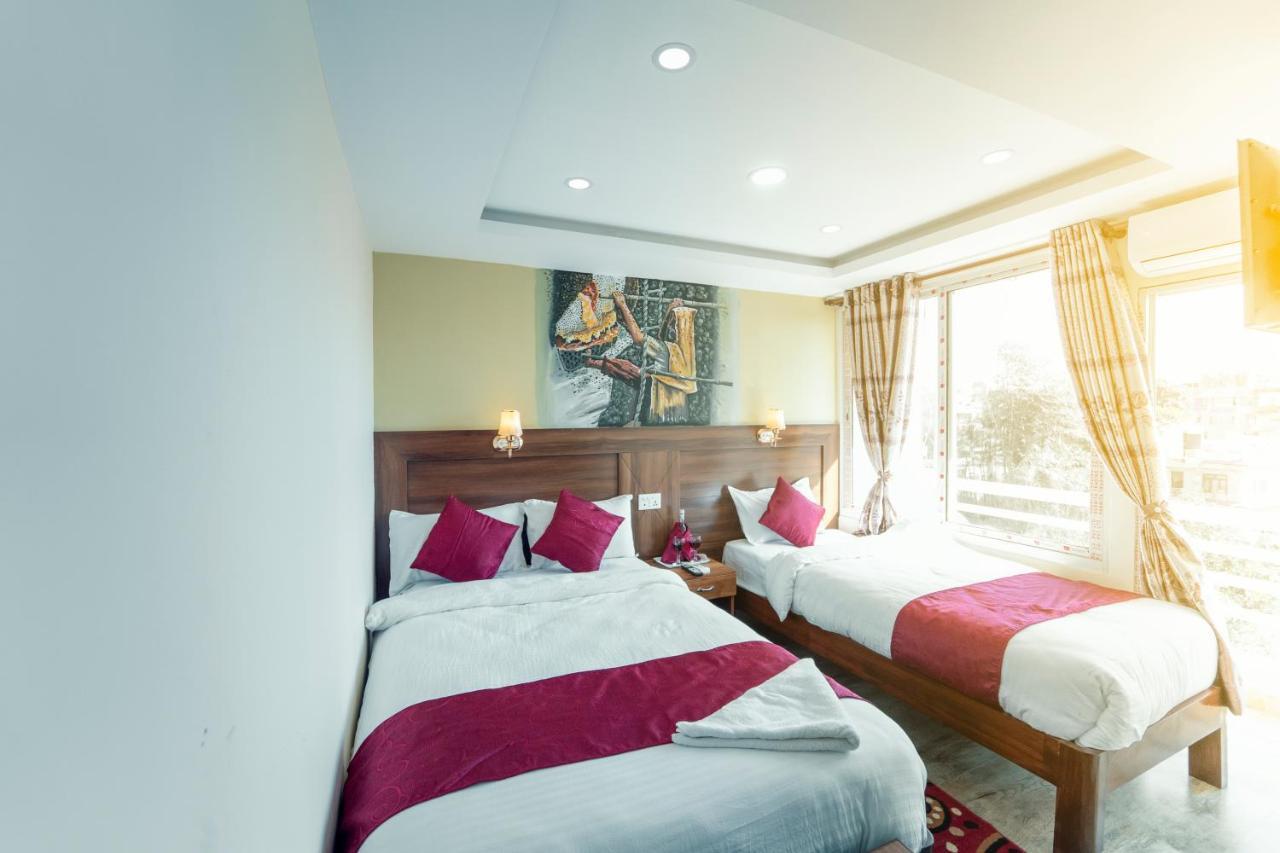 Hotel Royal Image Покхара Екстер'єр фото