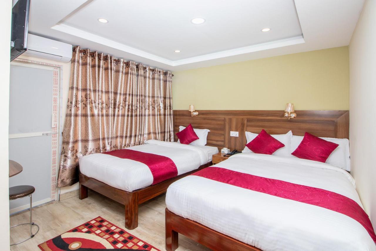 Hotel Royal Image Покхара Екстер'єр фото