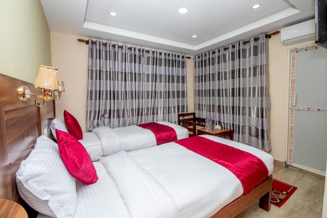 Hotel Royal Image Покхара Екстер'єр фото