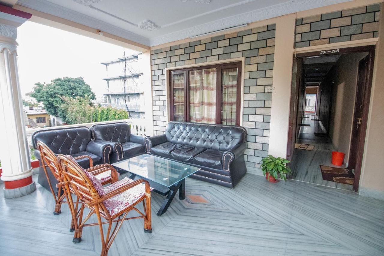Hotel Royal Image Покхара Екстер'єр фото