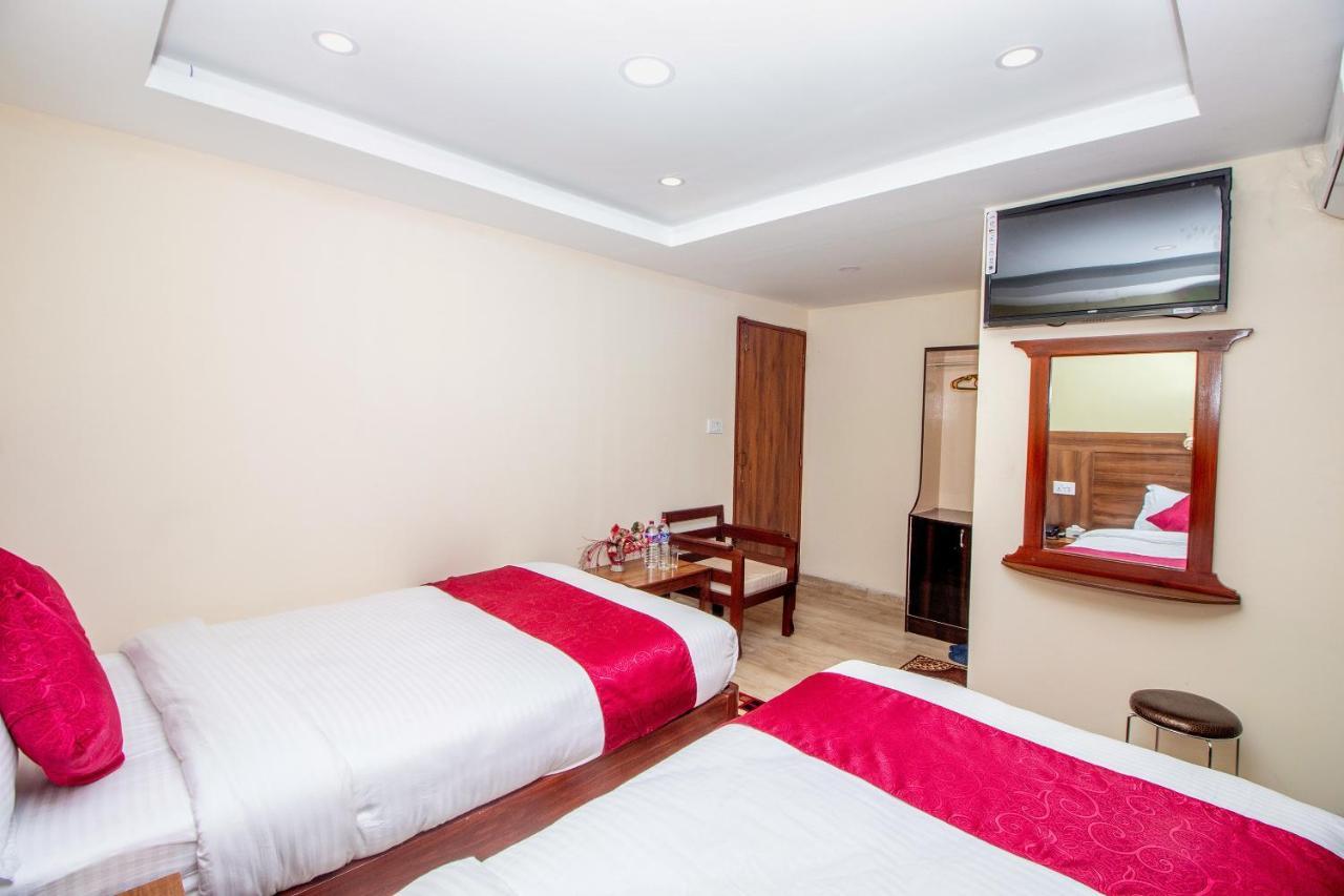 Hotel Royal Image Покхара Екстер'єр фото