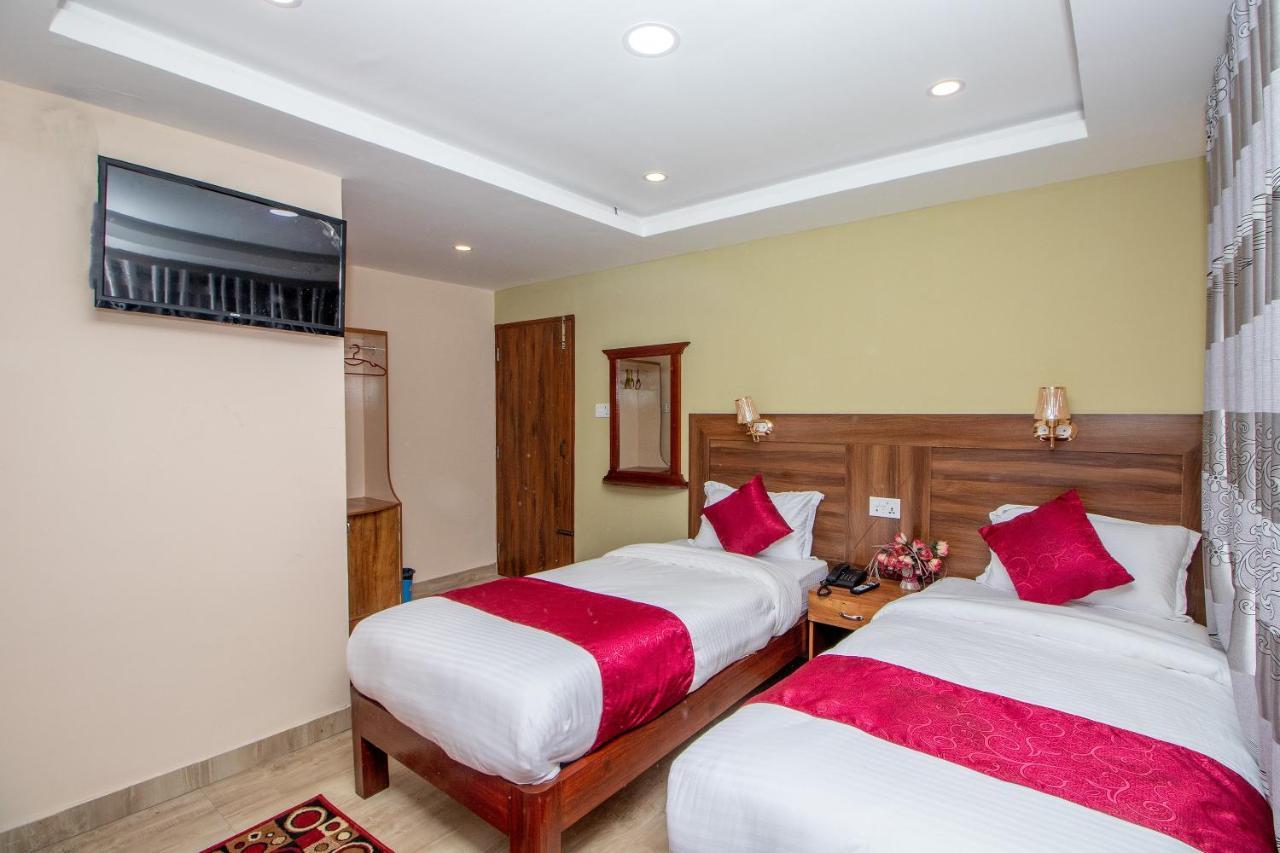 Hotel Royal Image Покхара Екстер'єр фото