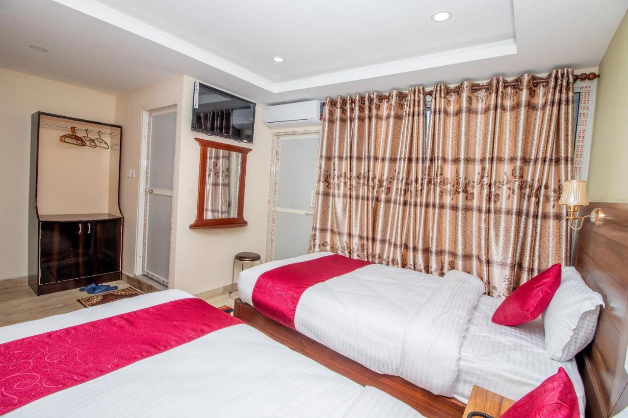 Hotel Royal Image Покхара Екстер'єр фото