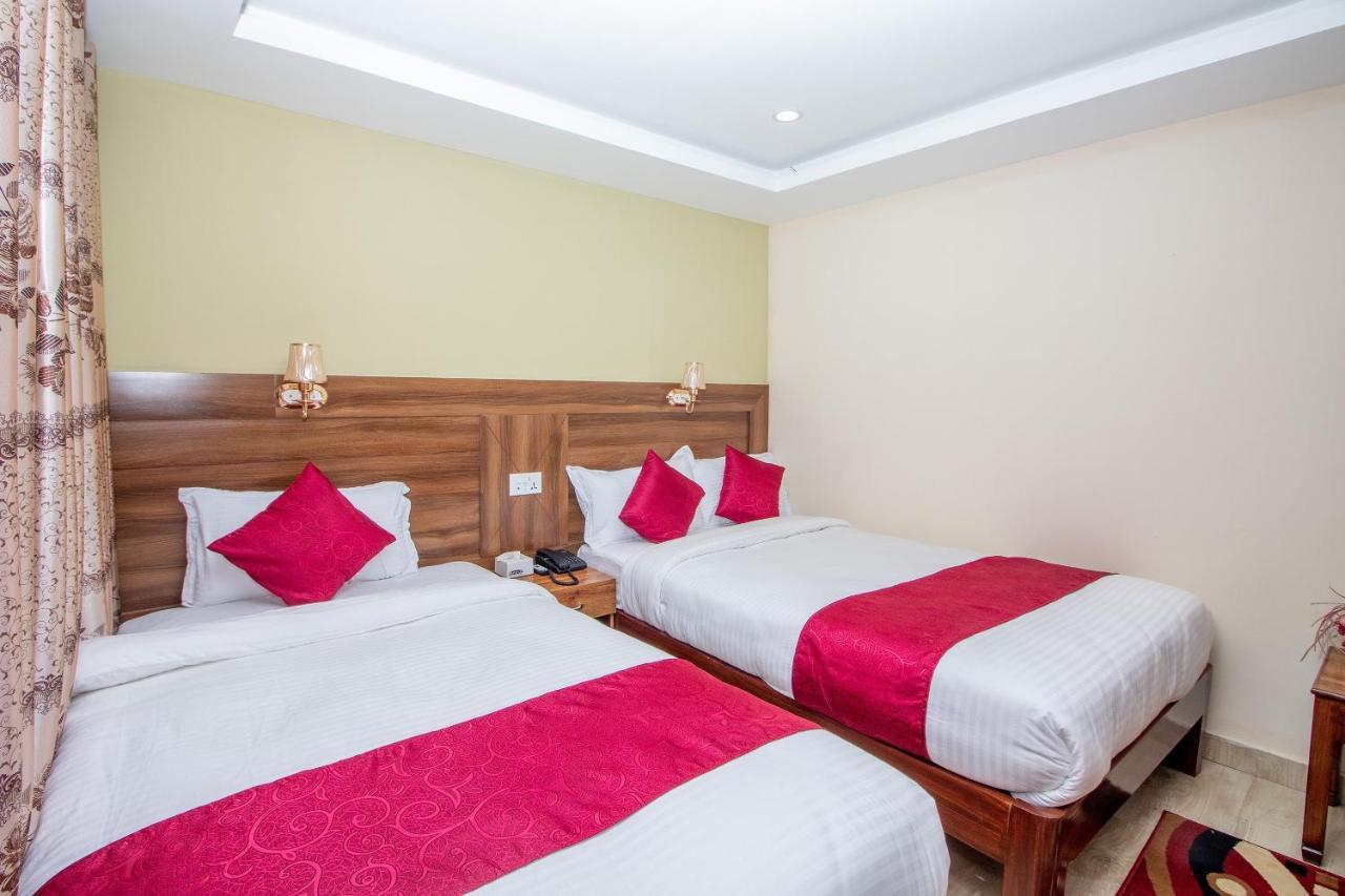 Hotel Royal Image Покхара Екстер'єр фото