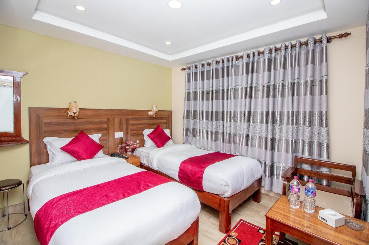 Hotel Royal Image Покхара Екстер'єр фото