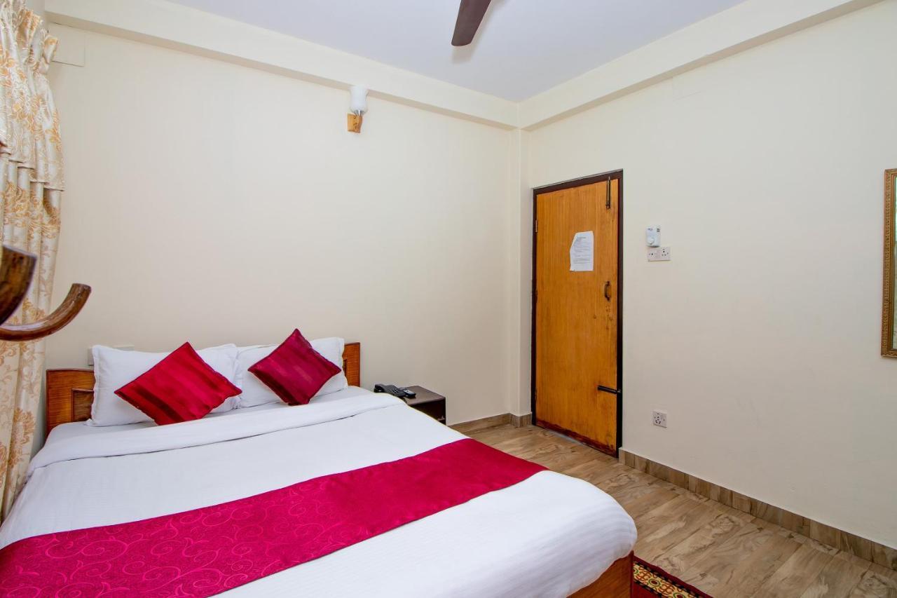 Hotel Royal Image Покхара Екстер'єр фото