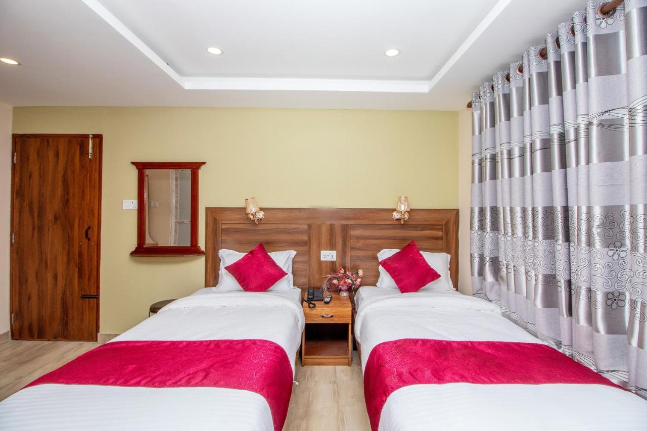 Hotel Royal Image Покхара Екстер'єр фото