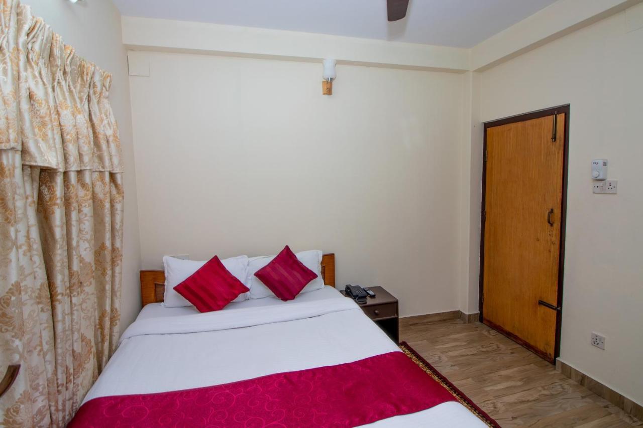 Hotel Royal Image Покхара Екстер'єр фото